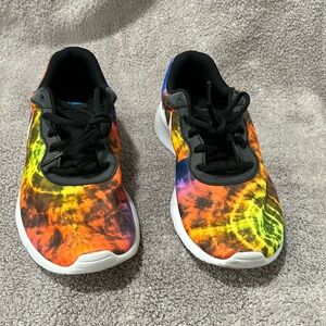 Nike multicolored sneaker youth size 7 also fits a woman’s size 8